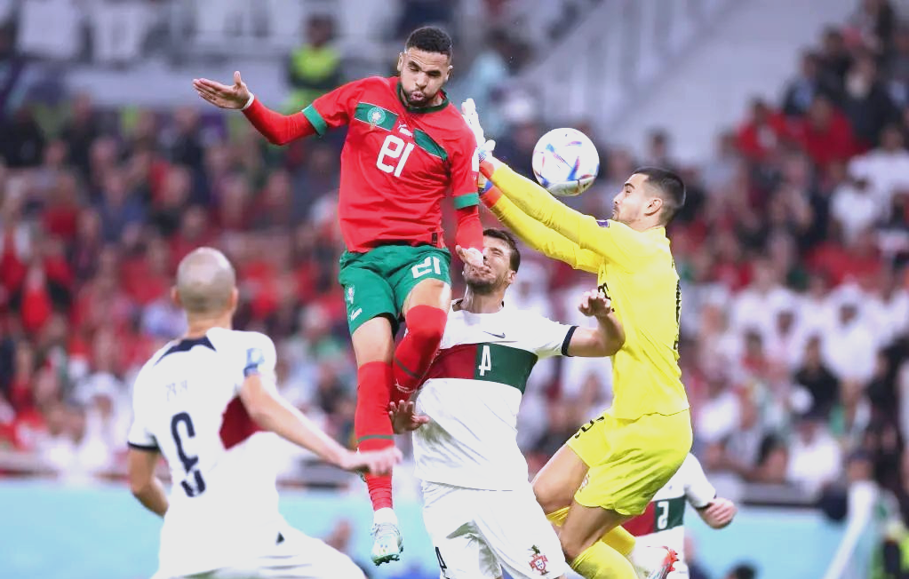 摩洛哥女足与葡萄牙队比赛中对决