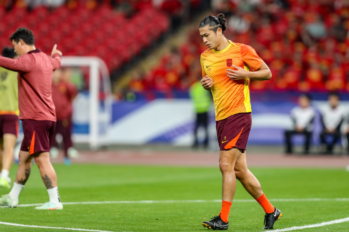 比赛期间球员体能考验不断，谁能坚持到底