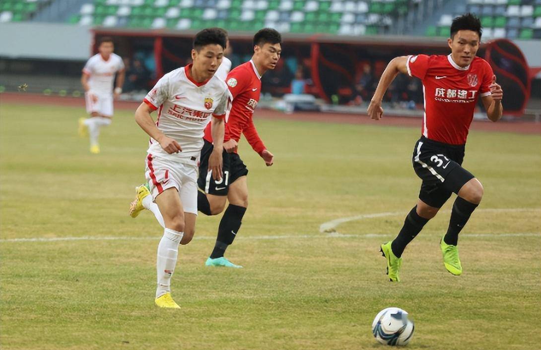 武磊领衔，上海上港备战与河北华夏的较量的简单介绍