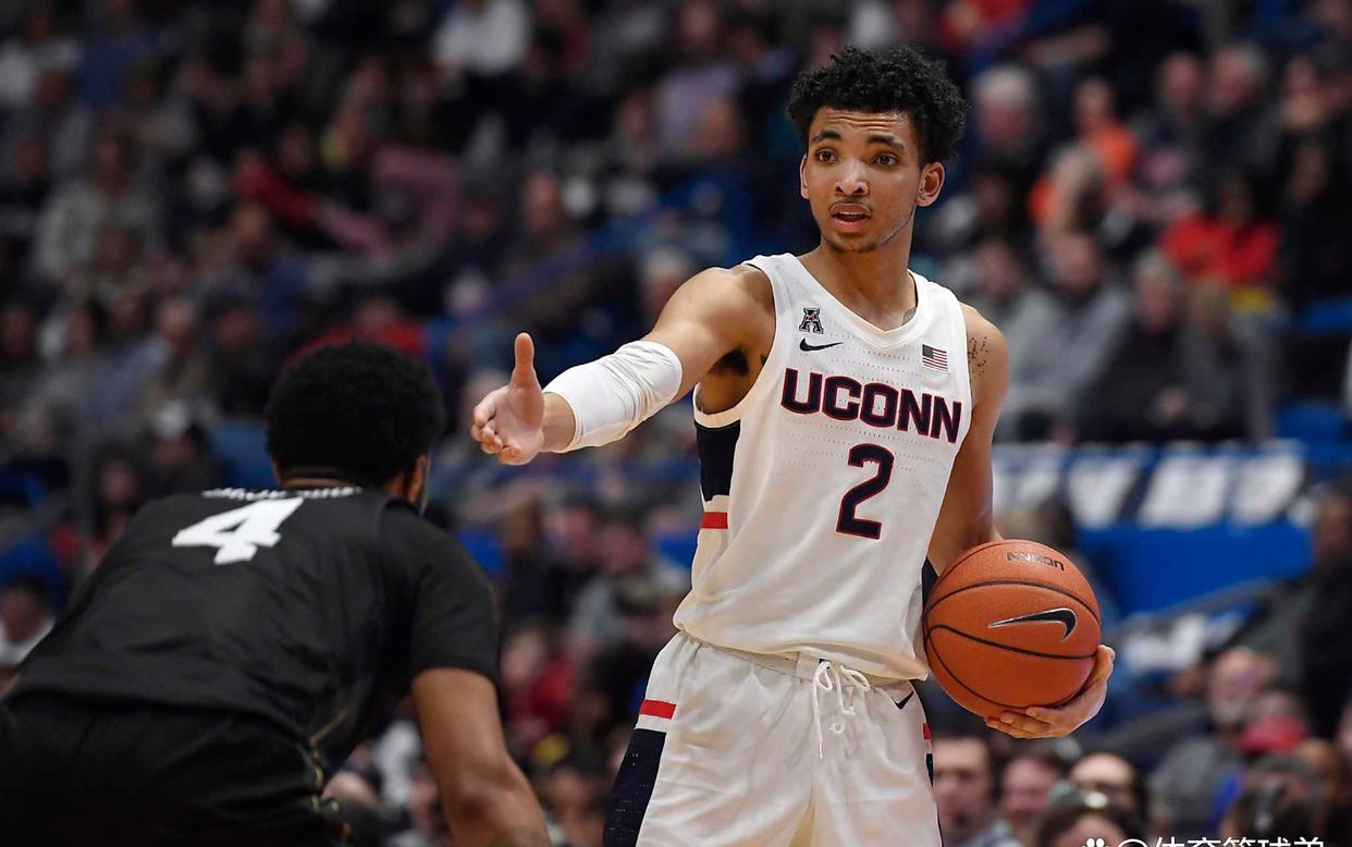 黄蜂队后卫突然爆发，单场狂砍三十分