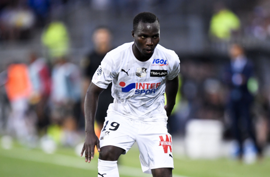 包含亚眠主场不敌第戎，积分榜继续垫底的词条