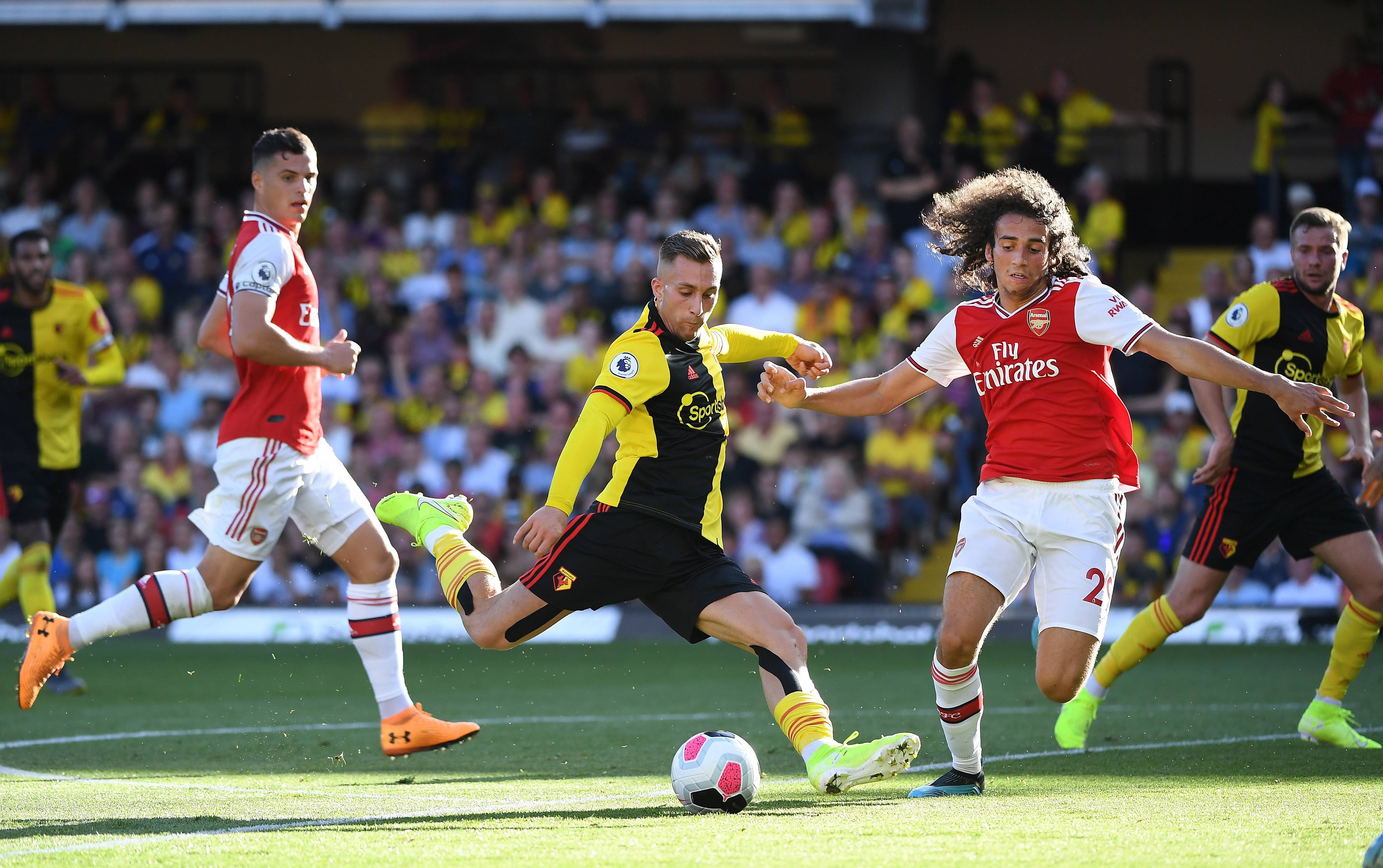 包含汉堡球队实力突出，备战下赛季欧冠赛场的词条