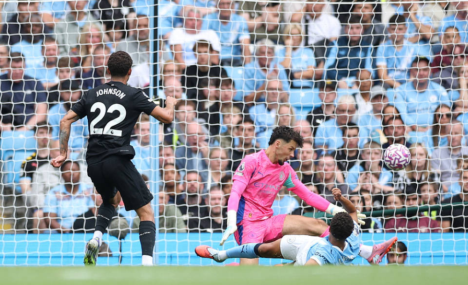 包含曼城客场不敌对手，失去不败之力！的词条