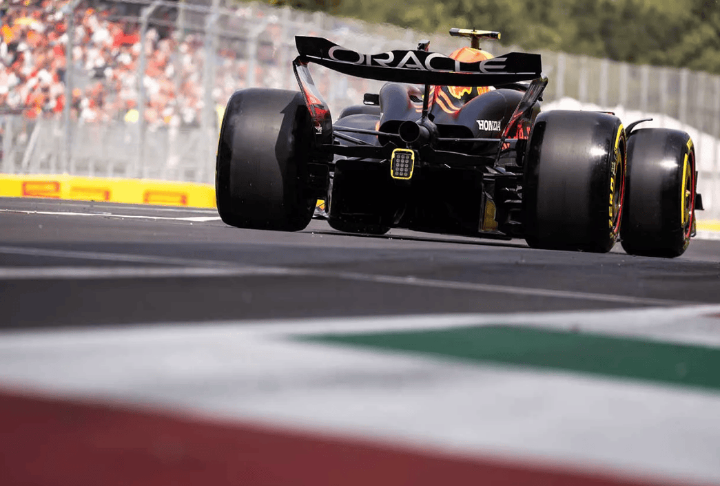 迈凯伦鏖战梅赛德斯，佩雷兹刷新纪录