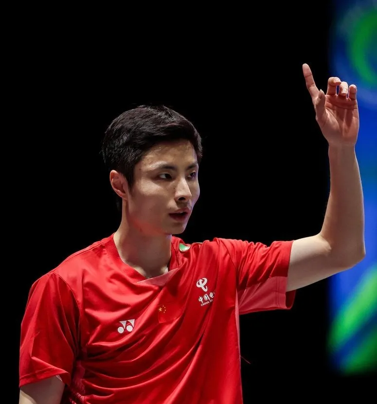 中国队逆转马来西亚队，石宇奇带队取胜